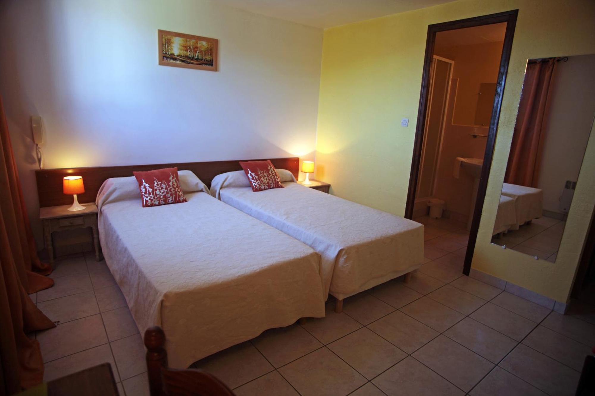 Logis Hotel Le Pressoir Saint-Chinian Exterior photo
